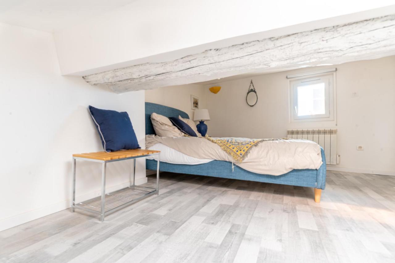 Le Charme Du Medieval Dans Un Appartement Cosy Йер Экстерьер фото